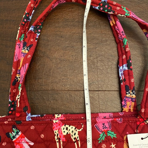 Vera Bradley Essential Grand Tote In Holiday Hounds NWT. 20” X 15” - Picture 5 of 7